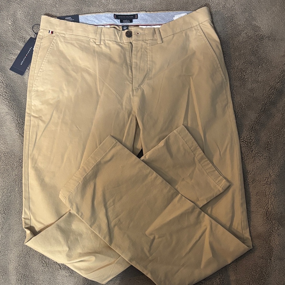 Men’s Tommy Hilfiger Khakis Straight Fit